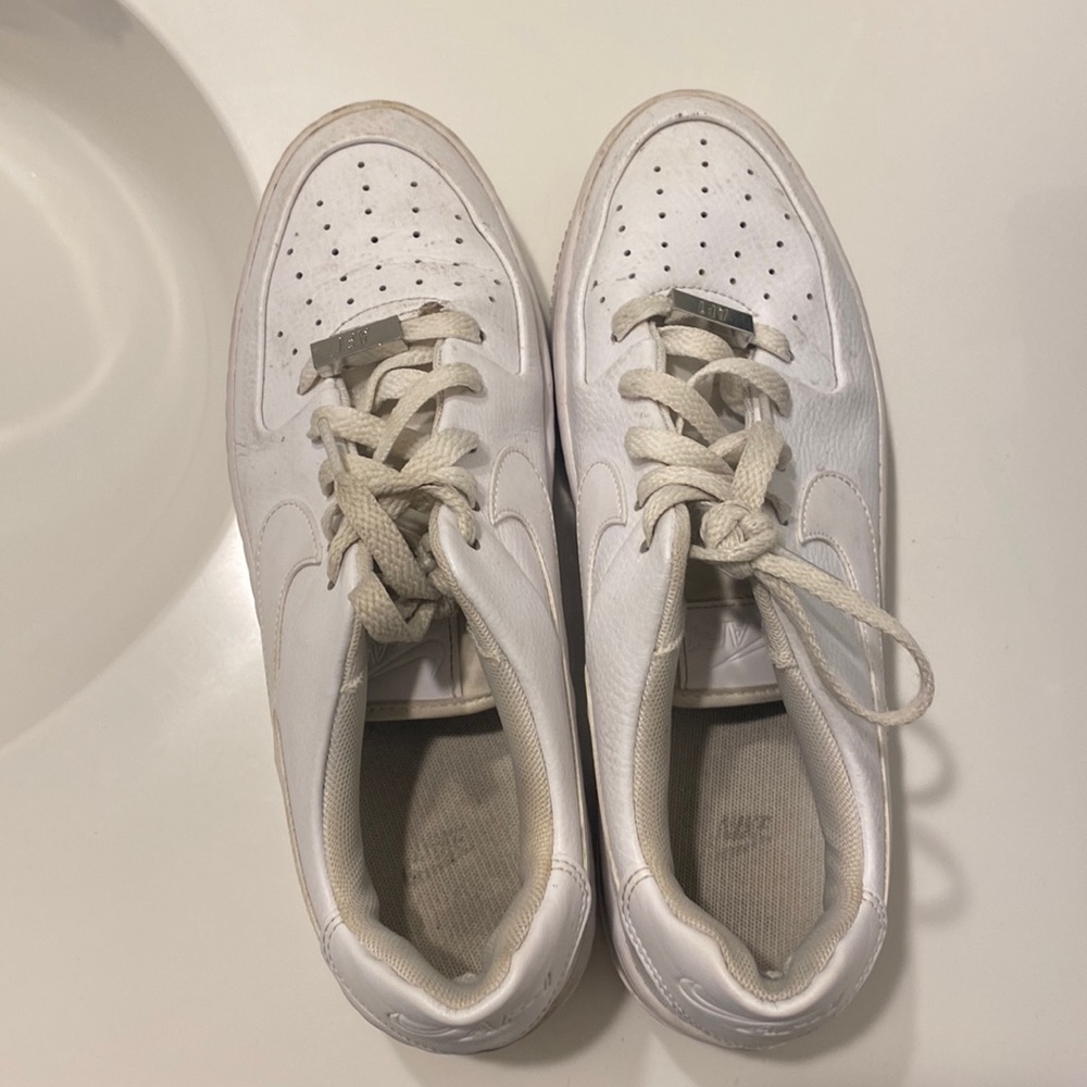 gently worn nike air force sage lows